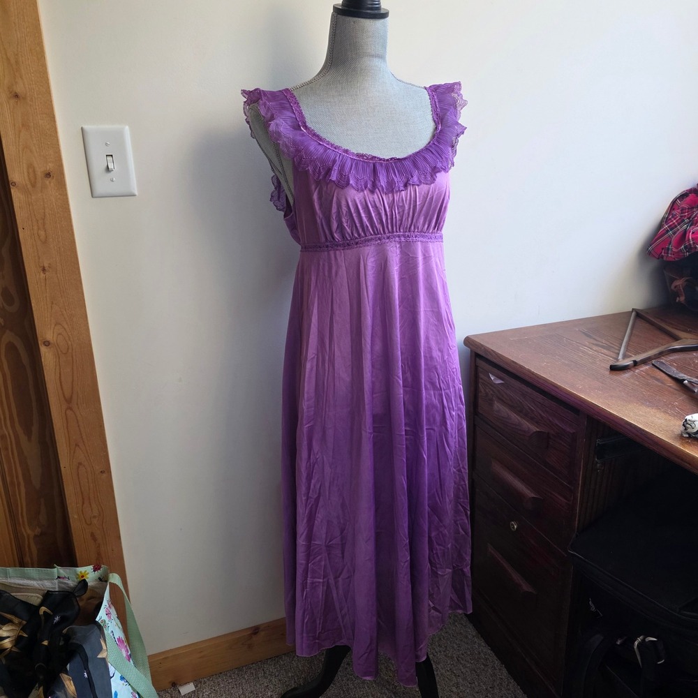 Vintage 70s Vanity Fair Babydoll Purple Nylon Nightgown Lace Ruffle Maxi Medium - Picture 2 of 6